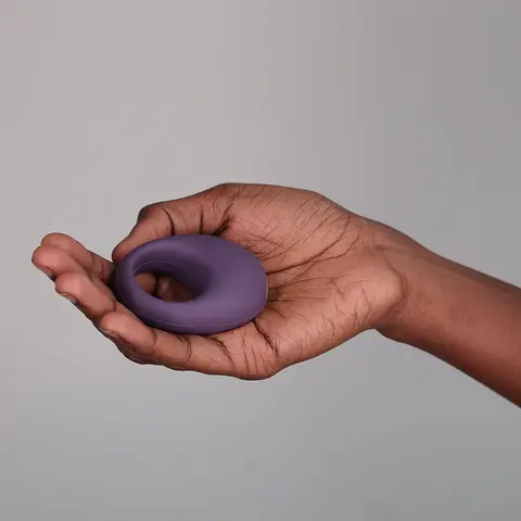 Je Joue Mio Rechargeable Vibrating Silicone Cock Ring in Purple