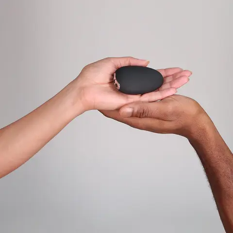 Je Joue Mimi Clitoral Vibrator in Black