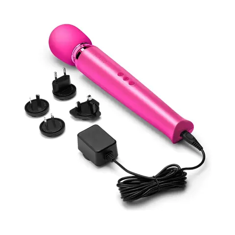 Le Wand Rechargeable Vibrating Massager in Magenta